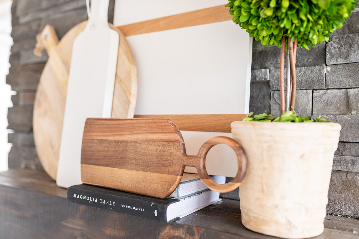 acacia wood board with round handle